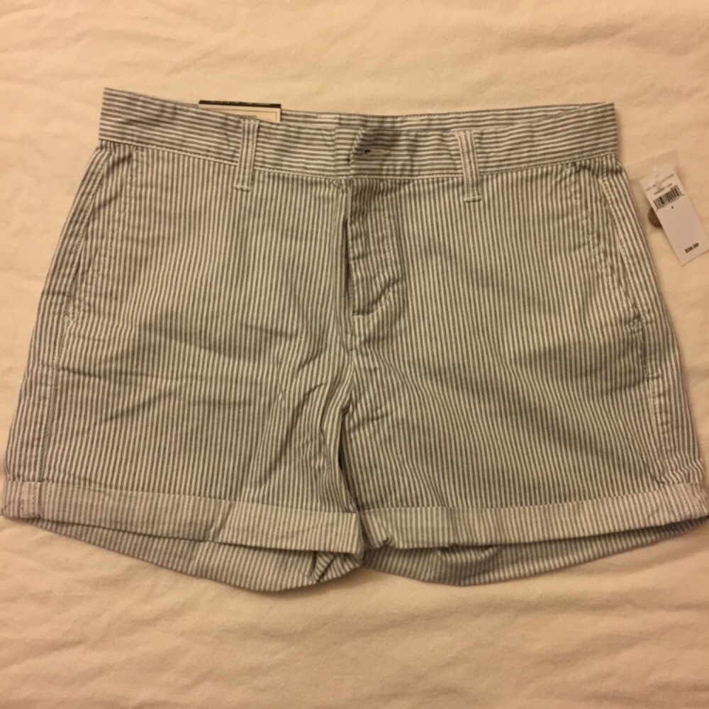 GAP girlfriend 4inch striped shorts /Size 4